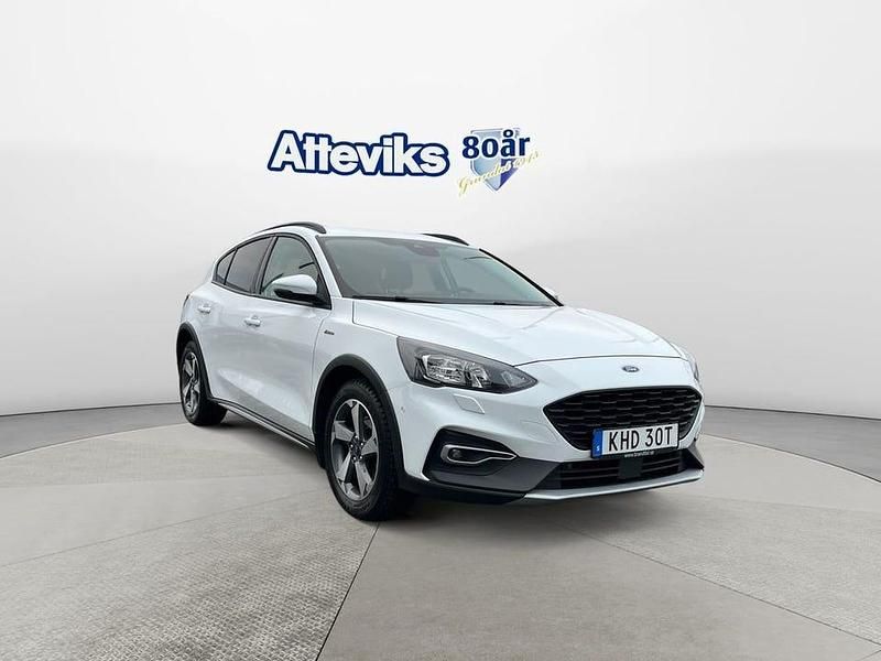 Vit Begagnad 2019 Ford Focus Active Halvkombi | 164 900 kr (Lite dyr) - Bild 1/4
