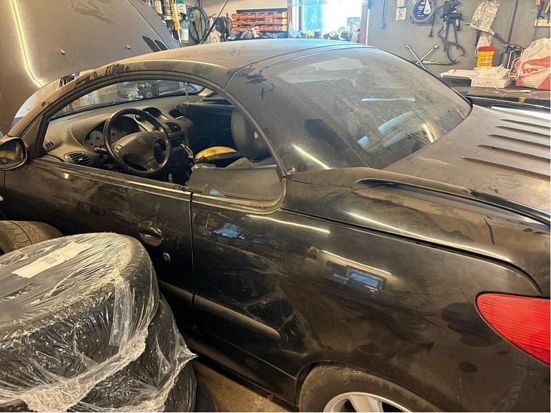 Svart Begagnad 2002 Peugeot 206 CC Cab | 6 000 kr (Superpris) - Bild 1/2