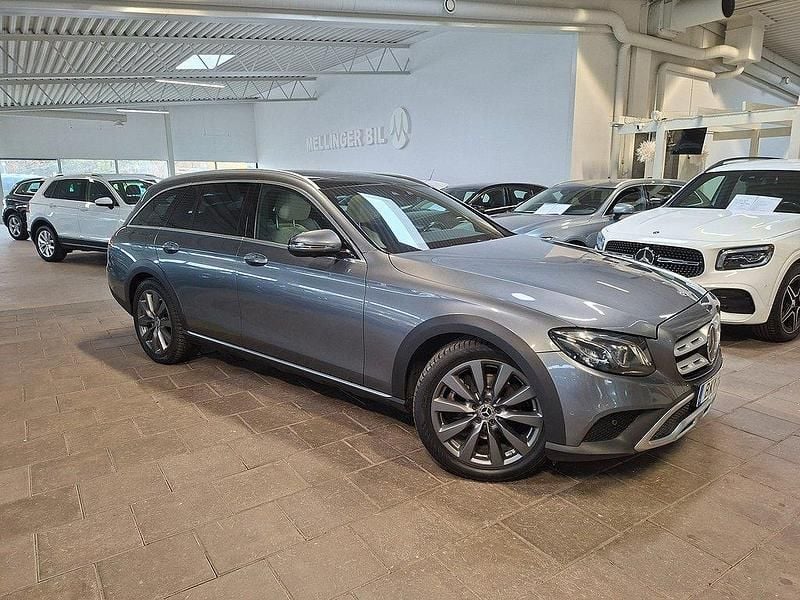 Grå (selenite grey metallic) Begagnad 2019 Mercedes E220 SE Kombi | 319 000 kr (Lite dyr) - Bild 1/4