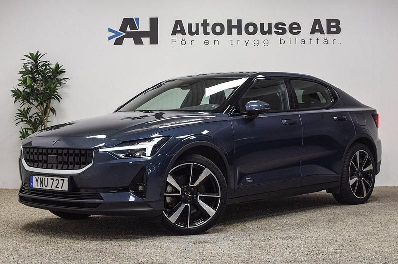 Mörkblå (blå) Begagnad 2022 Polestar 2 Long Range Dual motor Halvkombi | 394 000 kr (Lite dyr) - Bild 1/4