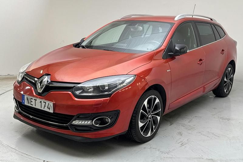 Röd Begagnad 2016 Renault Mégane III Bose Edition | 90 000 kr - Bild 1/4