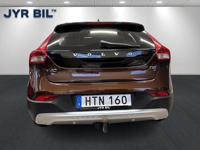 Begagnad Volvo V40 CC Momentum 120 HK (88 kW) 2016 Brun Kombi