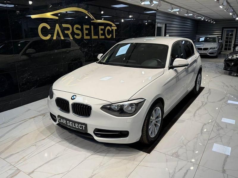 Vit Begagnad 2013 BMW 116 Sport Line Halvkombi | 109 900 kr - Bild 1/4