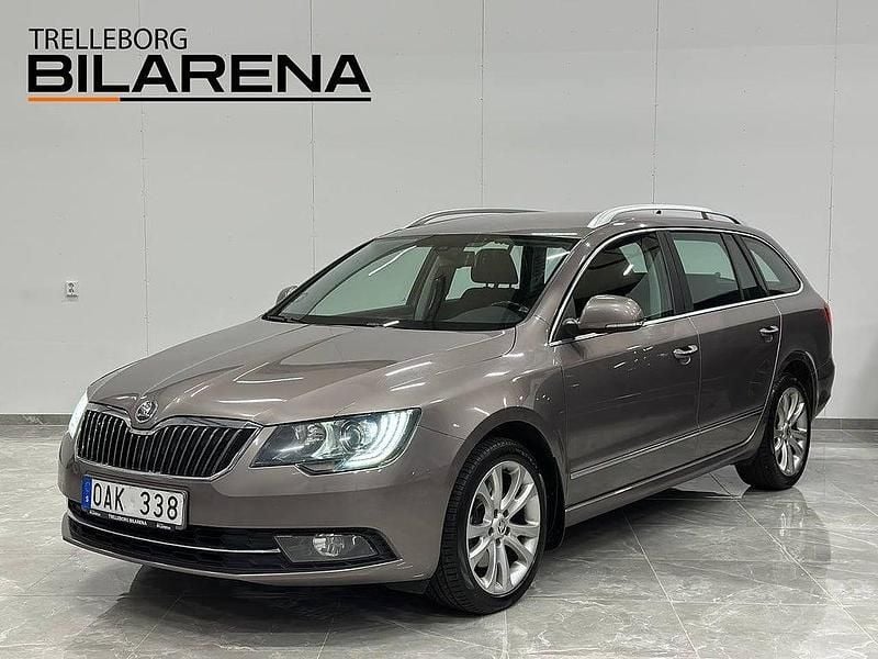 Brun Begagnad 2013 Skoda Superb Ambition Kombi | 74 900 kr (Marknadspris) - Bild 1/4