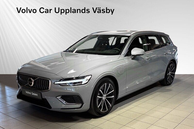 Grå Begagnad 2024 Volvo V60 Plus Kombi | 494 000 kr (Marknadspris) - Bild 1/3