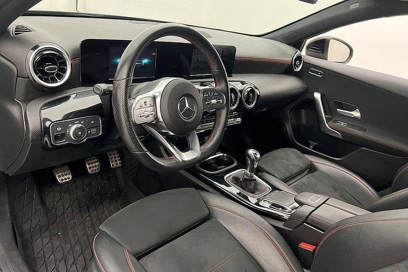 Begagnad Mercedes A180 2019 Svart