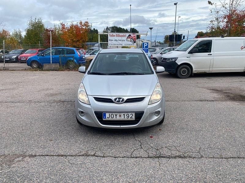 Silver Begagnad 2008 Hyundai i20 Select Halvkombi | 26 900 kr (Dyr) - Bild 1/4