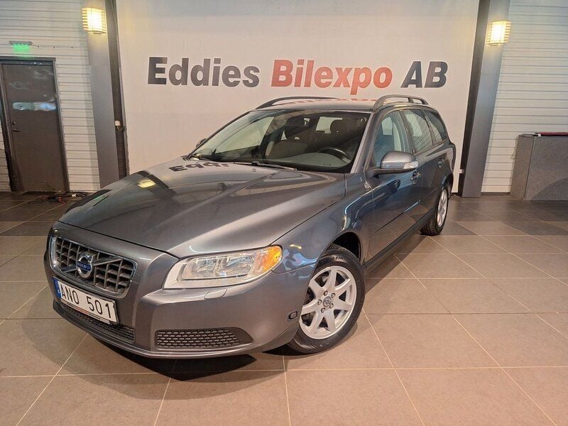 Grå metallic Begagnad 2010 Volvo V70 Kombi | 89 900 kr (Marknadspris) - Bild 1/4