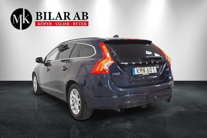 Begagnad Volvo V60 Momentum 180 HK (132 kW) 2014 Blå Kombi