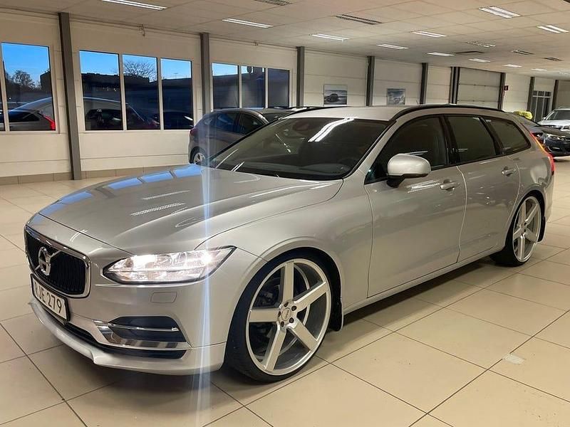 Silver Begagnad 2017 Volvo V90 Kombi | 178 500 kr (Marknadspris) - Bild 1/4