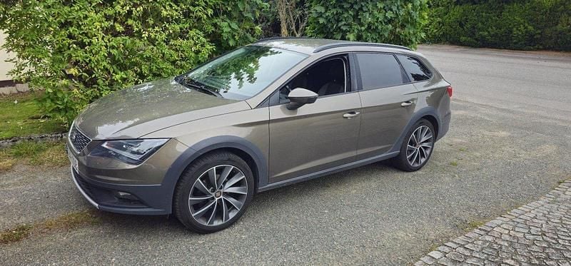 Brun Begagnad 2016 Seat Leon X-Perience 4Drive Kombi | 100 000 kr (Bra pris) - Bild 1/4