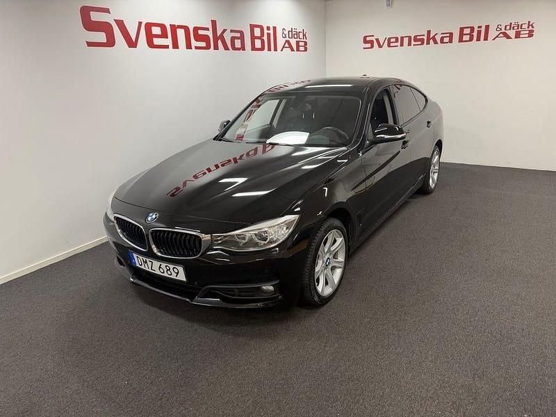 Svart Begagnad 2015 BMW 320 Gran Turismo Advantage Sedan | 149 000 kr (Lite dyr) - Bild 1/4