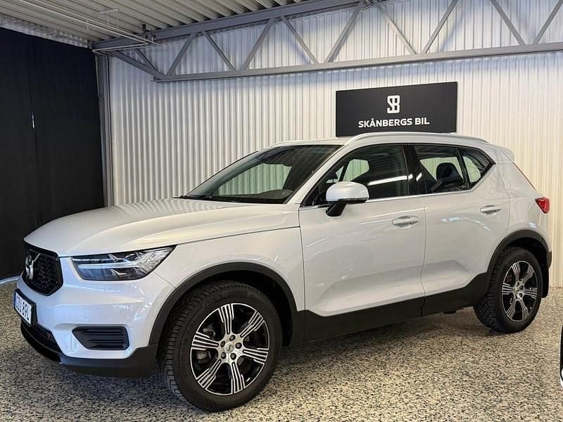 Begagnad Volvo XC40 Inscription 190 HK (139 kW) 2022 Silver SUV