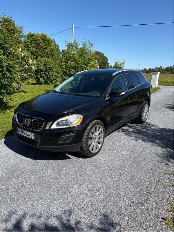 Svart Begagnad 2012 Volvo XC60 Summum SUV | 95 900 kr (Bra pris) - Bild 1/4