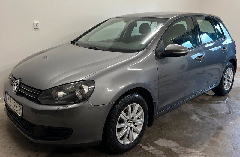 Grå Begagnad 2010 VW Golf VI Halvkombi | 69 900 kr (Marknadspris) - Bild 1/4