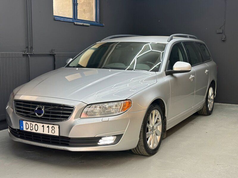 Silver Begagnad 2014 Volvo V70 Kinetic Kombi | 94 900 kr (Bra pris) - Bild 1/4