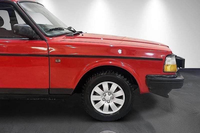 Begagnad Volvo 245 116 HK (85 kW) 1989 Röd Kombi