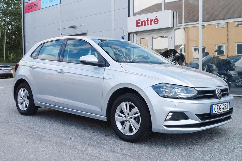 Silver Begagnad 2020 VW Polo Halvkombi | 129 900 kr (Marknadspris) - Bild 1/4