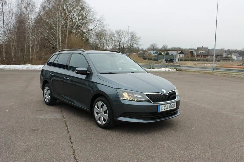 Begagnad Skoda Fabia Ambition 75 HK (55 kW) 2015 Mörkgrå Kombi