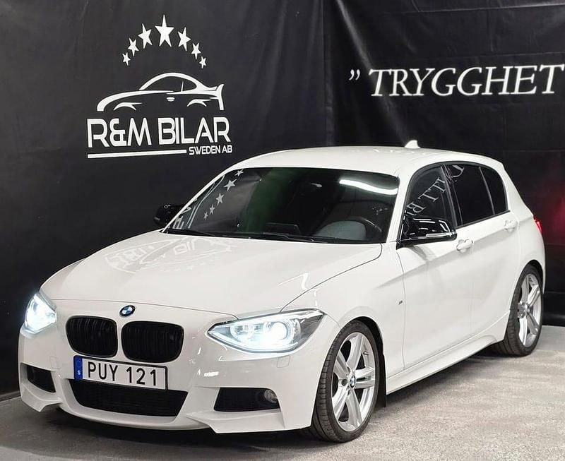 Vit Begagnad 2014 BMW 118 M Sport Halvkombi | 89 800 kr (Superpris) - Bild 1/4