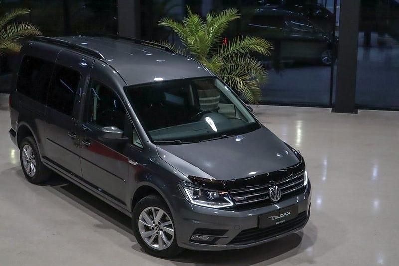 Grå Begagnad 2019 VW Caddy Maxi Life Life Minibuss | 328 000 kr - Bild 1/4