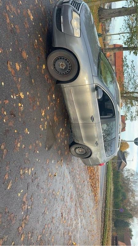 Grå Begagnad 2007 VW Passat Highline Kombi | 14 500 kr (Bra pris) - Bild 1/4