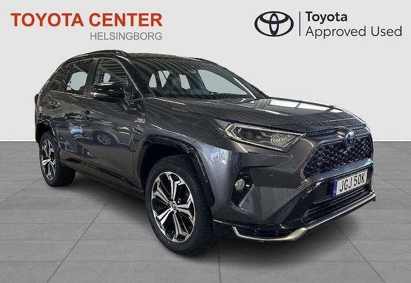 Grå Begagnad 2021 Toyota RAV4 Hybrid Style SUV | 379 900 kr (Marknadspris) - Bild 1/3