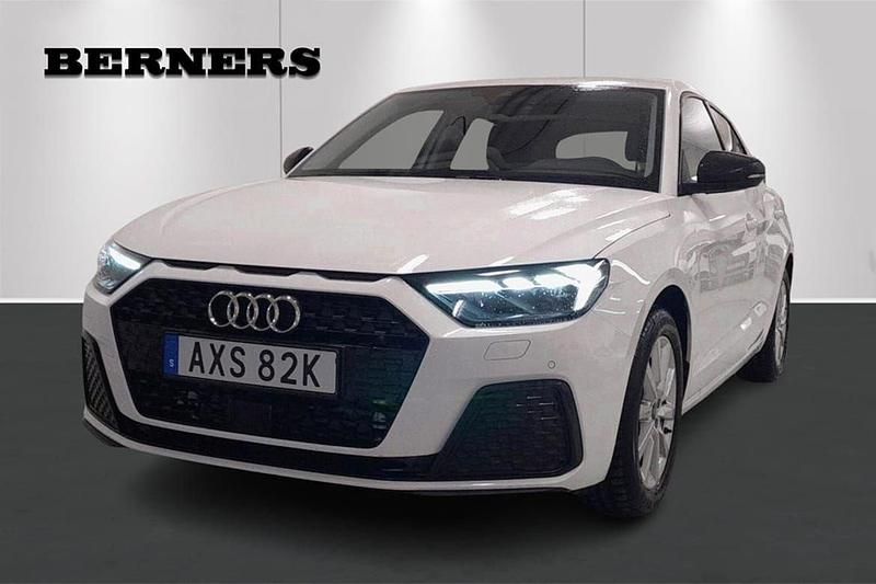 Vit Begagnad 2025 Audi A1 Sportback Proline Halvkombi | 249 900 kr (Marknadspris) - Bild 1/4