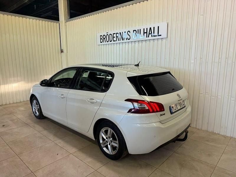 Begagnad Peugeot 308 Active 125 HK (91 kW) 2013 Vit Halvkombi