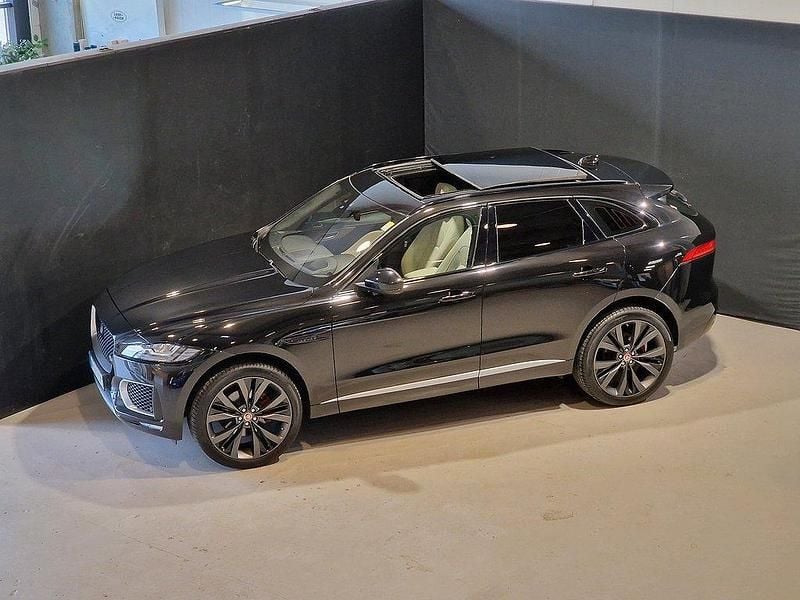 Svart Begagnad 2017 Jaguar F-Pace SUV | 319 000 kr (Lite dyr) - Bild 1/4