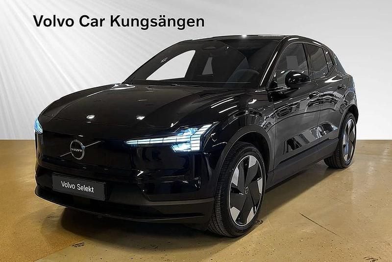 Svart Begagnad 2025 Volvo EX30 Single Motor Extended Range SUV | 364 900 kr (Marknadspris) - Bild 1/3