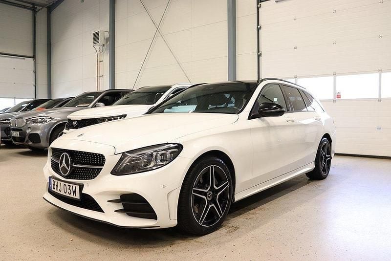 Vit Begagnad 2019 Mercedes C200 AMG line Kombi | 269 600 kr (Lite dyr) - Bild 1/4