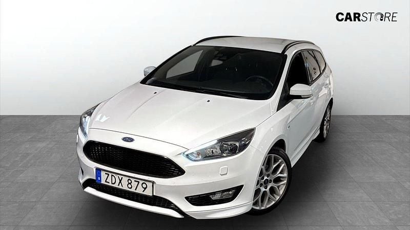 Vit (white) Begagnad 2018 Ford Focus ST-Line Kombi | 149 900 kr (Bra pris) - Bild 1/4