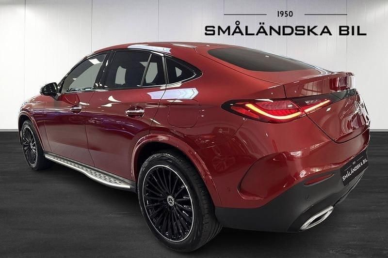 Begagnad Mercedes GLC300e AMG line 334 HK (245 kW) 2024 Röd Sportkupé