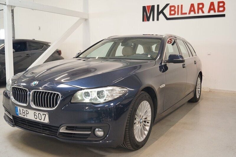Blå Begagnad 2013 BMW 520 Kombi | 134 900 kr (Marknadspris) - Bild 1/4