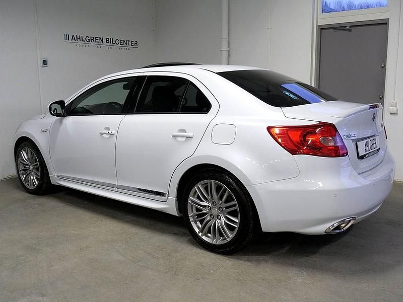Begagnad Suzuki Kizashi 178 HK (130 kW) 2010 Vit Sedan