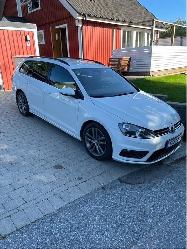 Vit Begagnad 2017 VW Golf VII GT Kombi | 169 000 kr (Marknadspris) - Bild 1/4