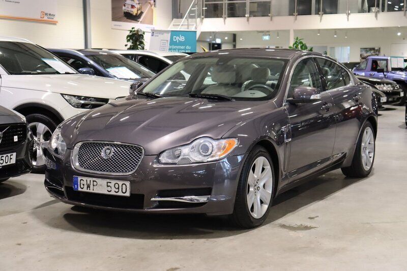 Grå Begagnad 2008 Jaguar XF Premium Luxury Sedan | 149 900 kr - Bild 1/4