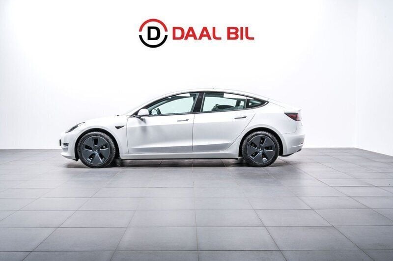 Vit Begagnad 2021 Tesla Model 3 Long Range Sedan | 339 700 kr (Marknadspris) - Bild 1/4
