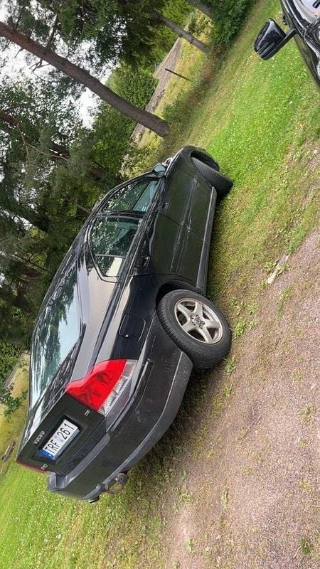 Svart Begagnad 2007 Volvo S60 Sedan | 15 000 kr (Superpris) - Bild 1/4