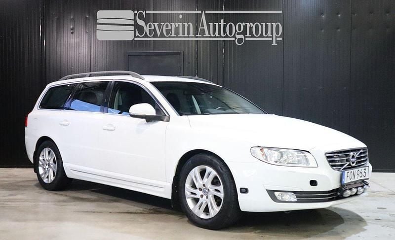 Vit Begagnad 2015 Volvo V70 Momentum Kombi | 139 900 kr (Marknadspris) - Bild 1/4