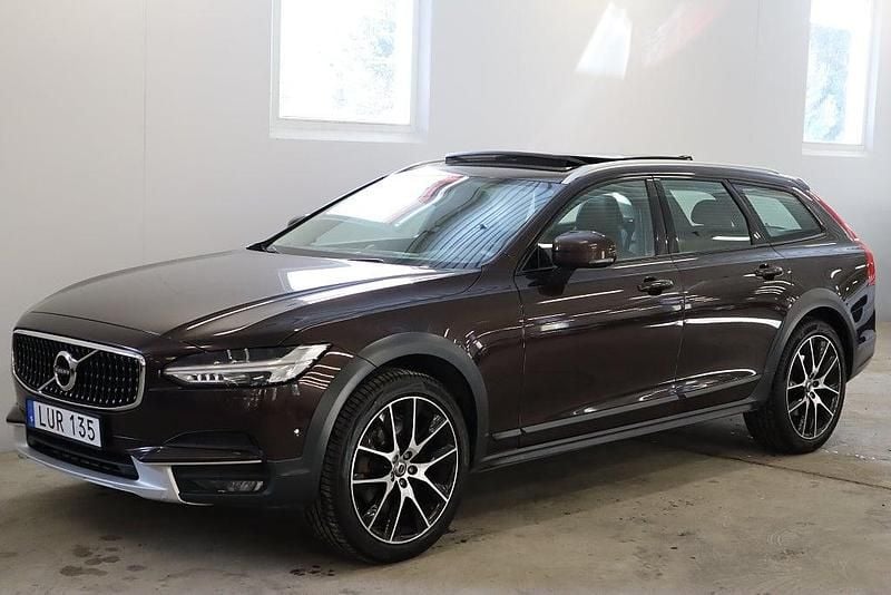 Begagnad Volvo V90 CC Inscription 235 HK (172 kW) 2017 Mörkbrun Kombi