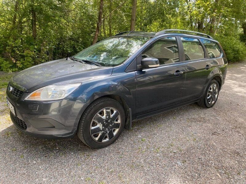 Begagnad Ford Focus 126 HK (92 kW) 2009 Grå Kombi