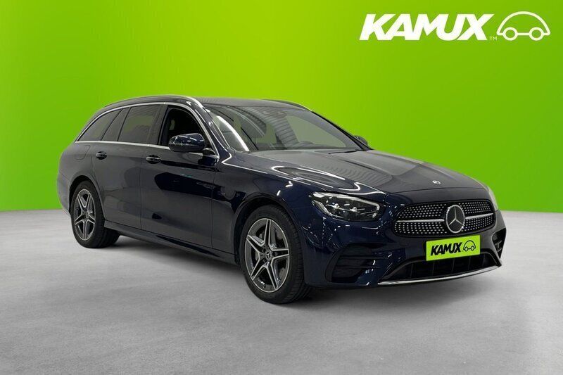 Mörkblå (blå) Begagnad 2018 Mercedes E300 AMG Kombi | 413 900 kr (Dyr) - Bild 1/3