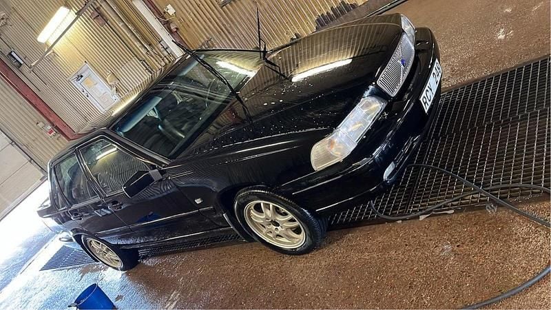 Svart Begagnad 2000 Volvo S70 Sedan | 60 000 kr (Dyr) - Bild 1/4