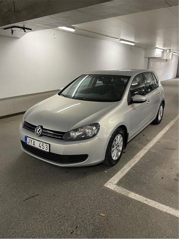 Brun Begagnad 2010 VW Golf VI Halvkombi | 45 000 kr (Bra pris) - Bild 1/4