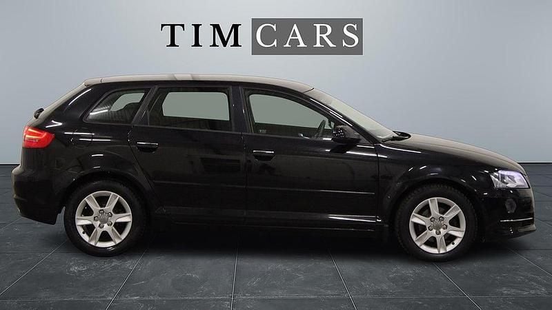 Begagnad Audi A3 Sportback Attraction 105 HK (77 kW) 2012 Svart Halvkombi