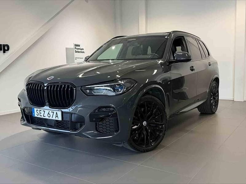 Grå Begagnad 2023 BMW X5 SUV | 799 900 kr - Bild 1/1