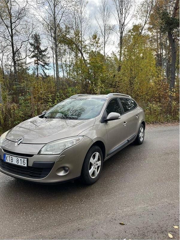 Brun Begagnad 2010 Renault Mégane GrandTour Kombi | 27 000 kr (Marknadspris) - Bild 1/4
