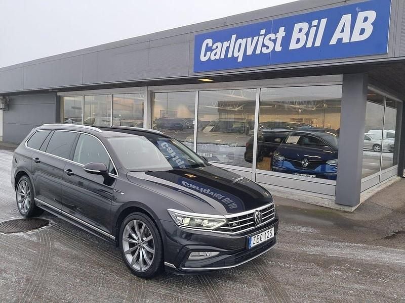 Svart Begagnad 2022 VW Passat R-line Kombi | 325 000 kr (Dyr) - Bild 1/4